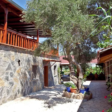 Sahin & Restaurant בית הארחה Yaliciftlik