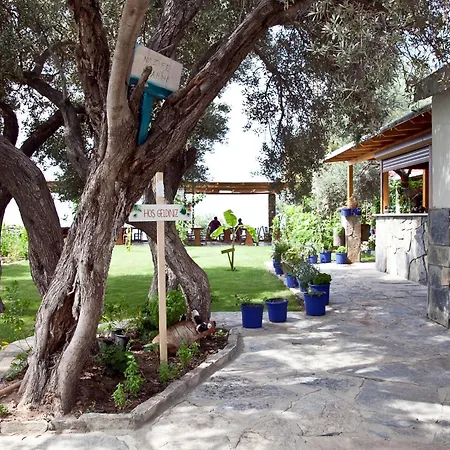 Sahin & Restaurant בית הארחה 3*