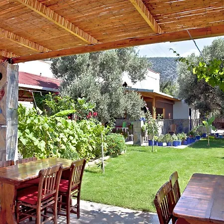 بيت ضيافة Sahin & Restaurant يالتْشيفليك