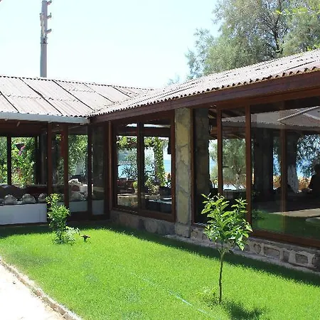 Sahin & Restaurant بيت ضيافة 3*